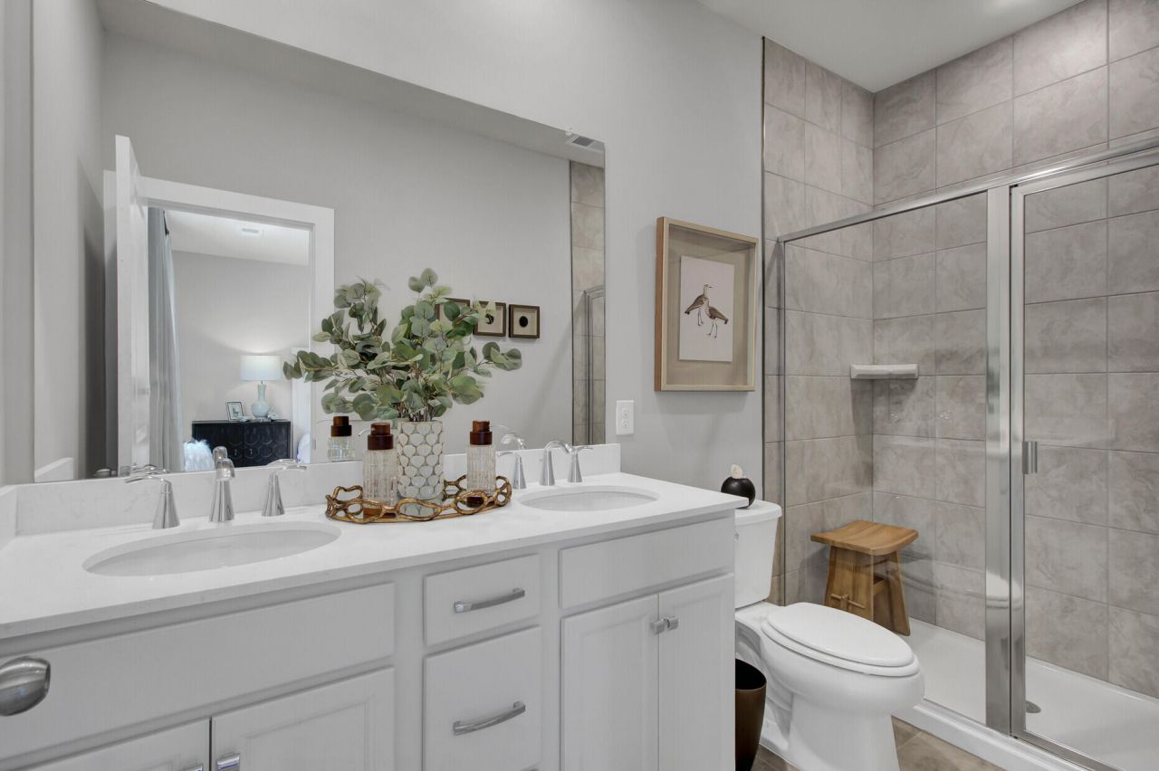 469 Caledon Court Photo 30