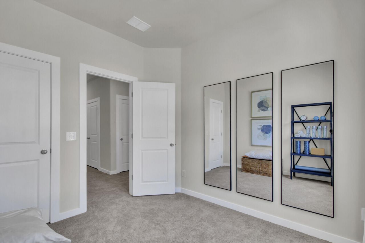 469 Caledon Court Photo 34