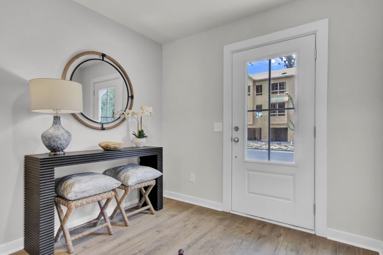 469 Caledon Court Photo 5