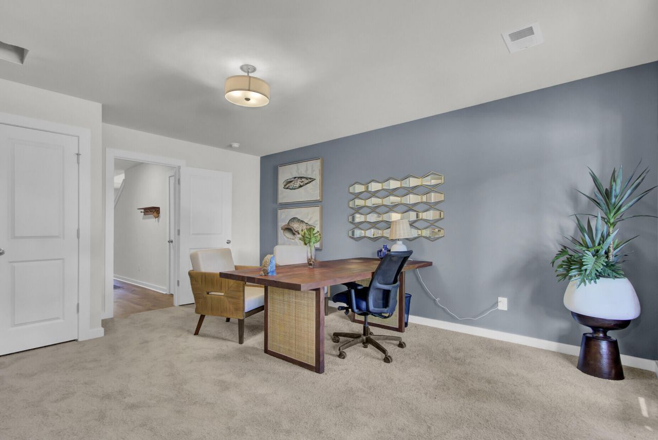 469 Caledon Court Photo 7