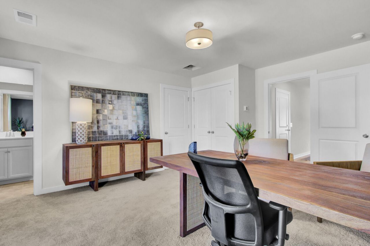 469 Caledon Court Photo 8