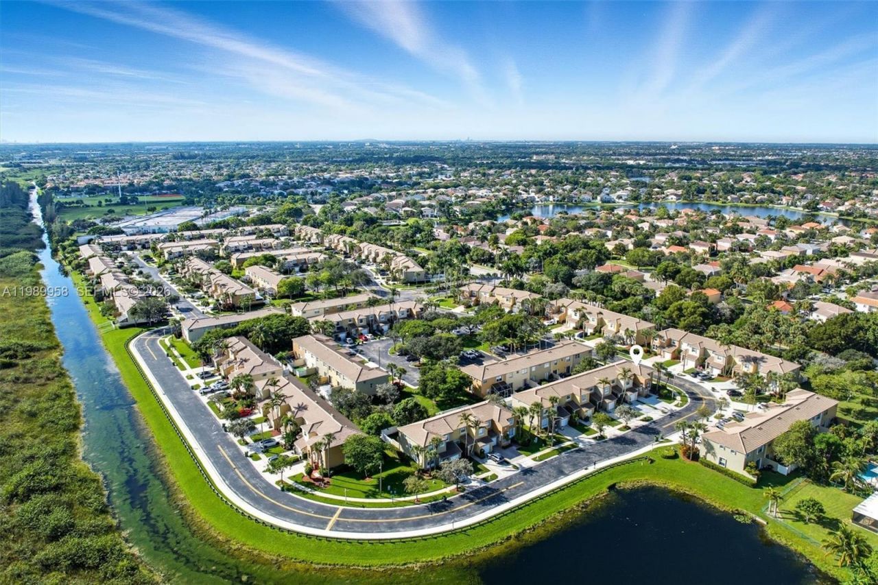 15462 NW 14th Ct, Pembroke Pines, FL 33028 Photo