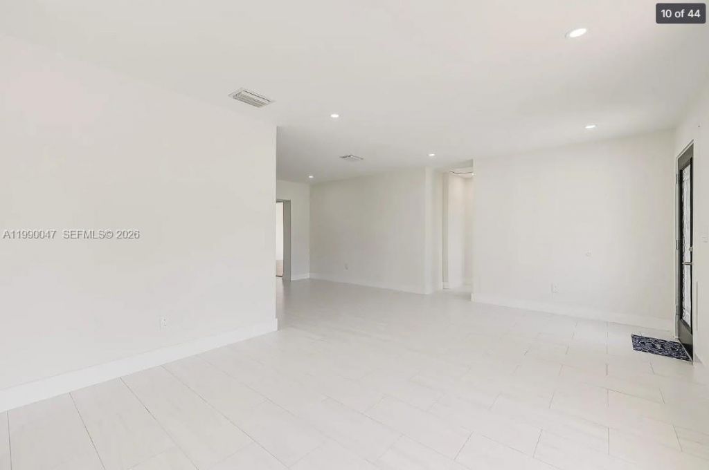 865 W 72nd Pl , Hialeah, FL 33014 Photo