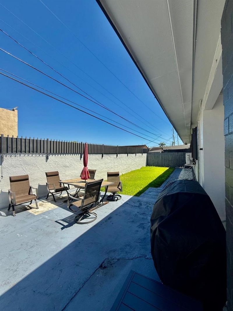 865 W 72nd Pl , Hialeah, FL 33014 Photo