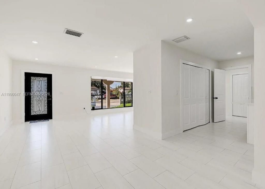 865 W 72nd Pl , Hialeah, FL 33014 Photo