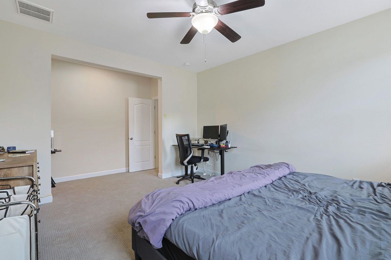 1871-c High St.  Photo 13