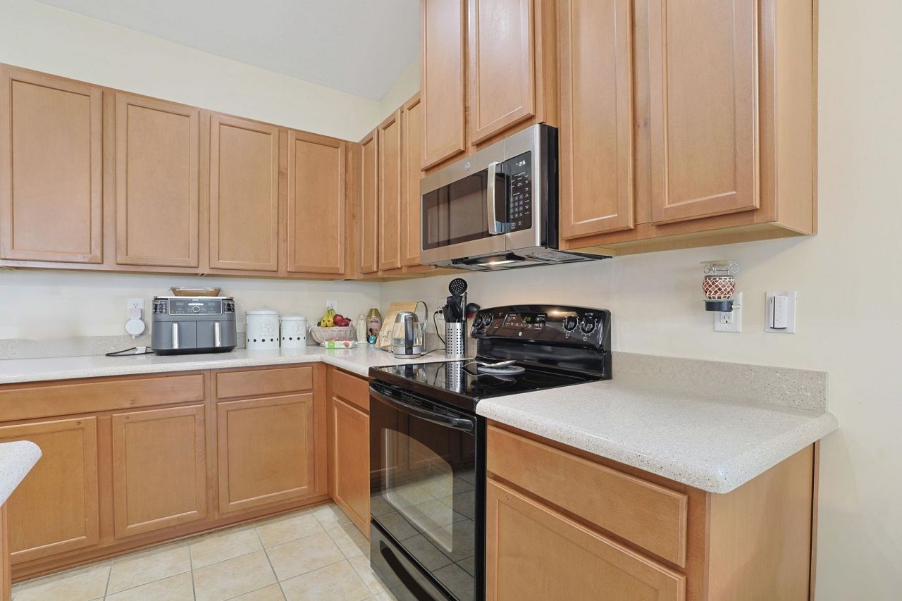 1871-c High St.  Photo 6