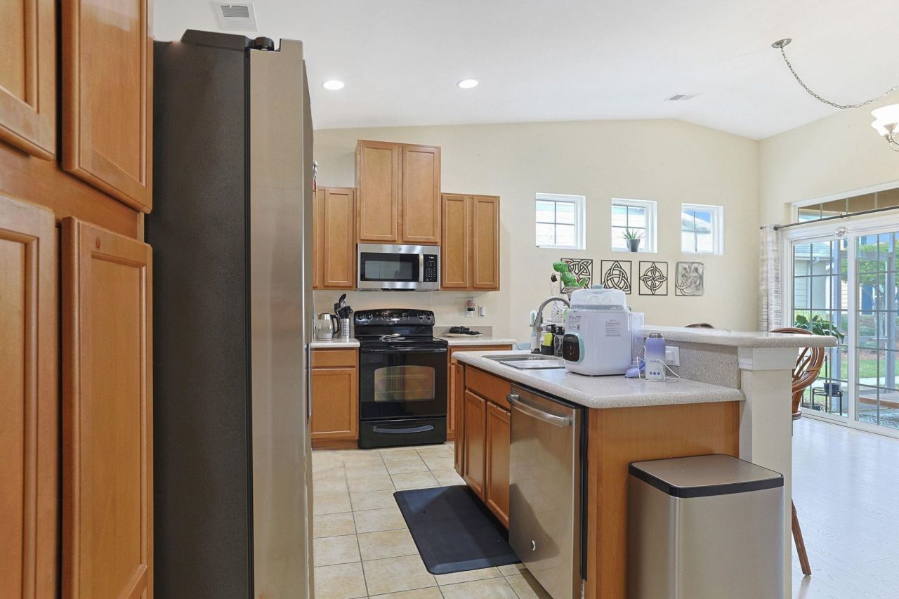 1871-c High St.  Photo 7