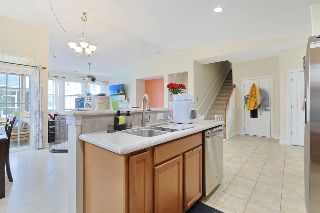 1871-c High St.  Photo 9