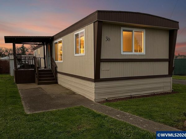 2400 SE Stratus Av, McMinnville, OR 97128