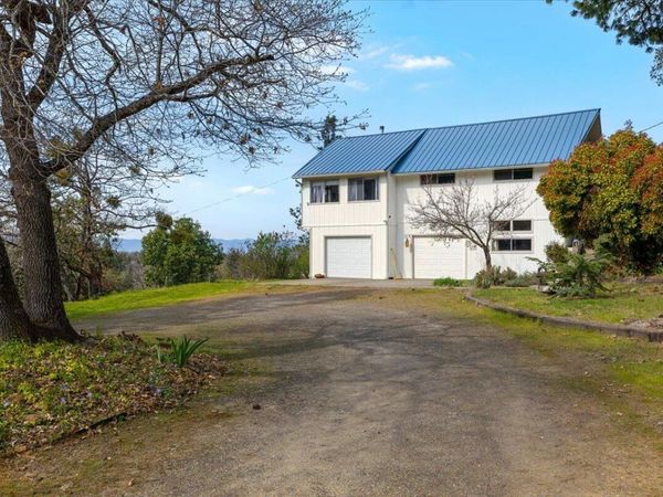 345 Carmen Road, Talent, OR 97540