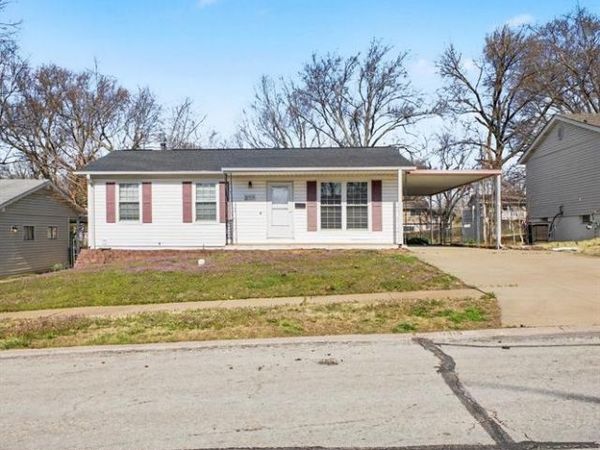 5319 Ville Angela Lane , Hazelwood, MO 63042