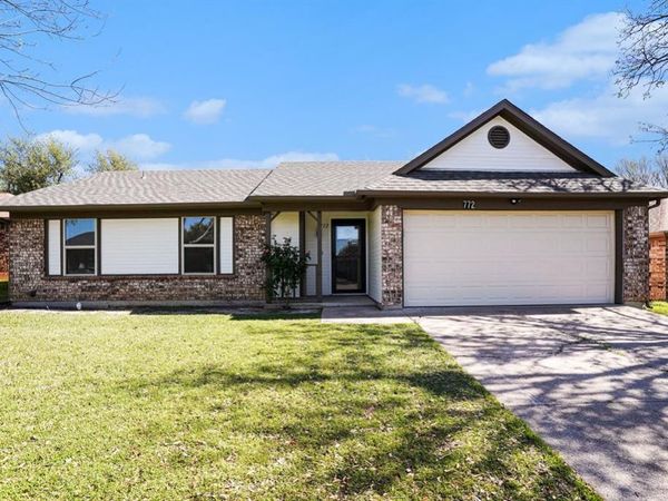772 Hampshire Drive , Burleson, TX 76028