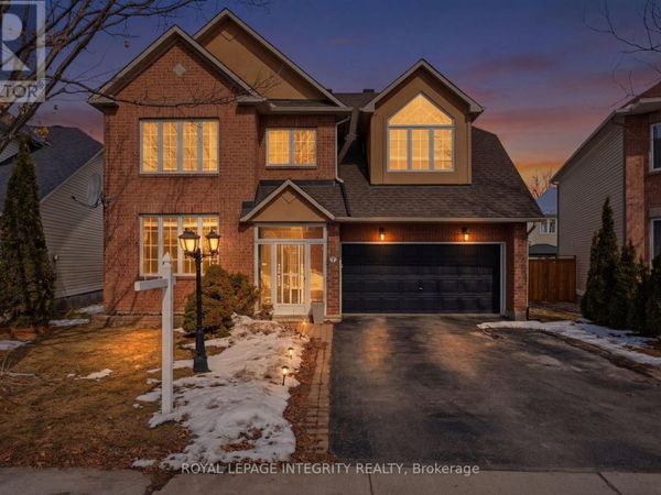 7 Len Lunney Crescent, Ottawa, ON K2G6X6