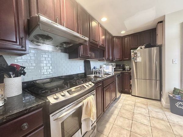 313 Tappan St, Unit 2, Brookline, MA 02445