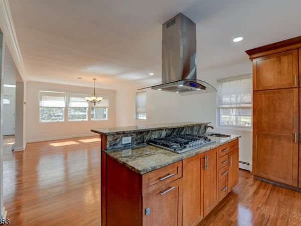 10 Toye St, Randolph, NJ 07869