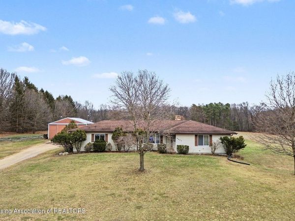 9055 Randolph Road, Munith, MI 49259