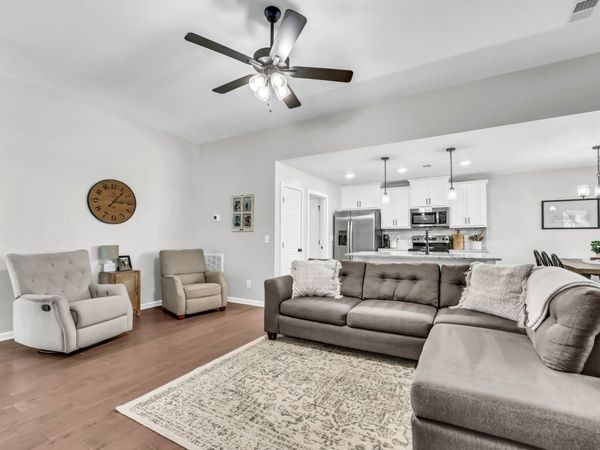 1445 Fredrick Dr, Clarksville, TN 37042