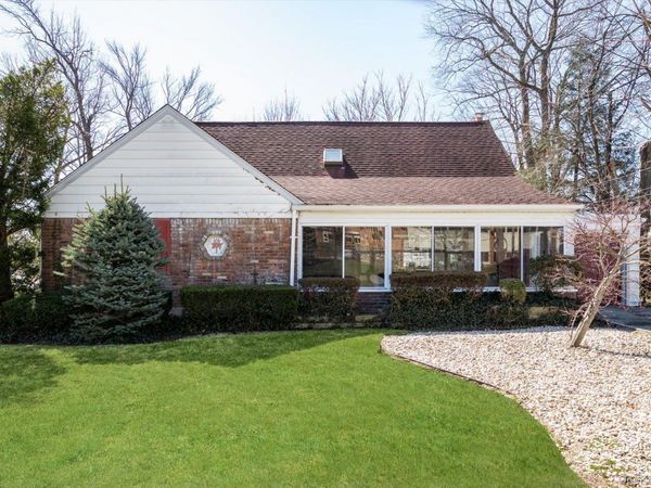 76 Baker Hill Road , Great Neck, NY 11023