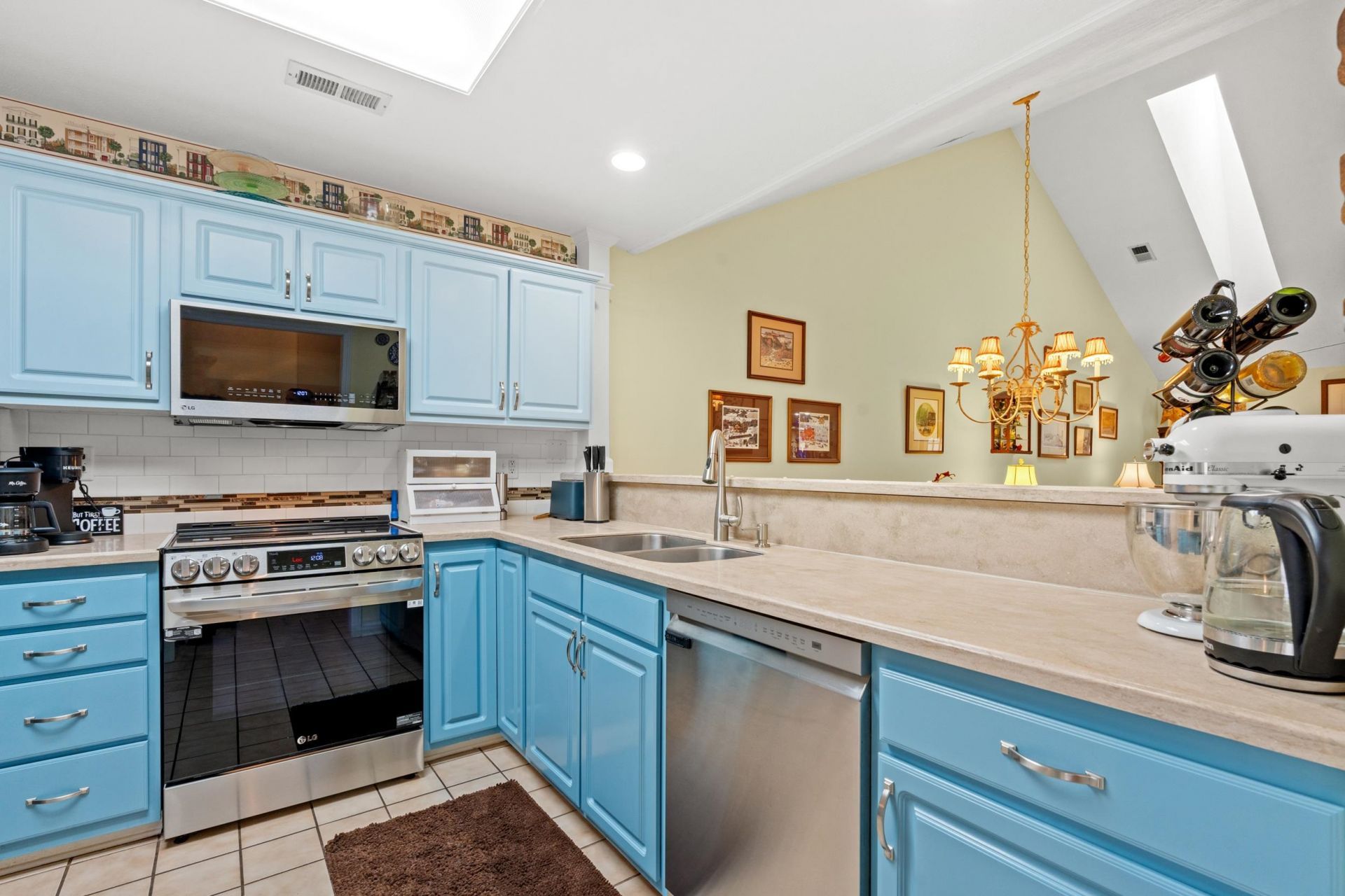 4550 Eastport Blvd. Photo 5