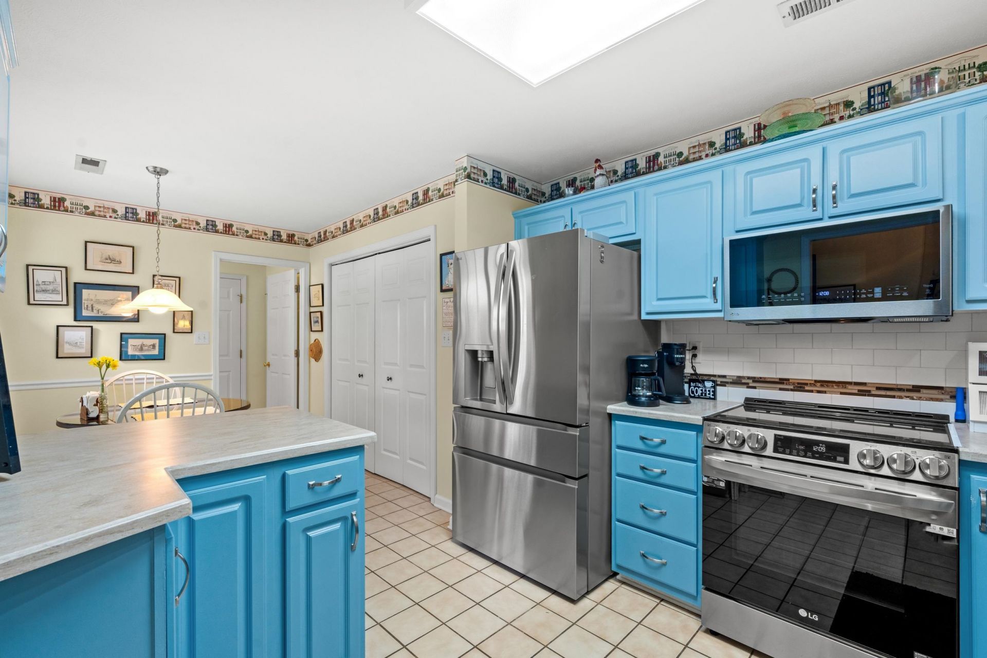 4550 Eastport Blvd. Photo 7