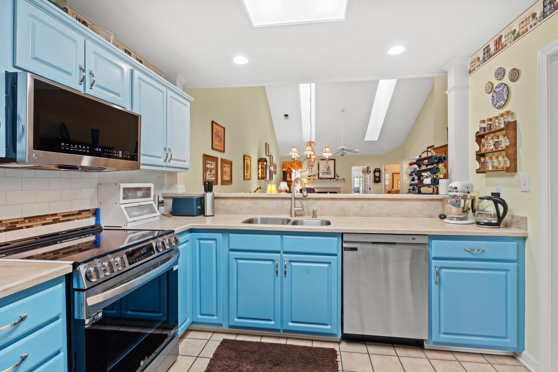 4550 Eastport Blvd. Photo 8