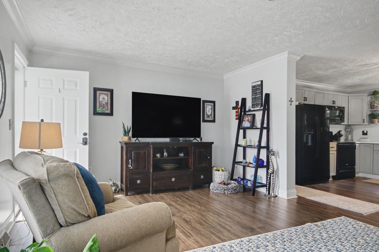 1200 Weldon Ln. Photo 6