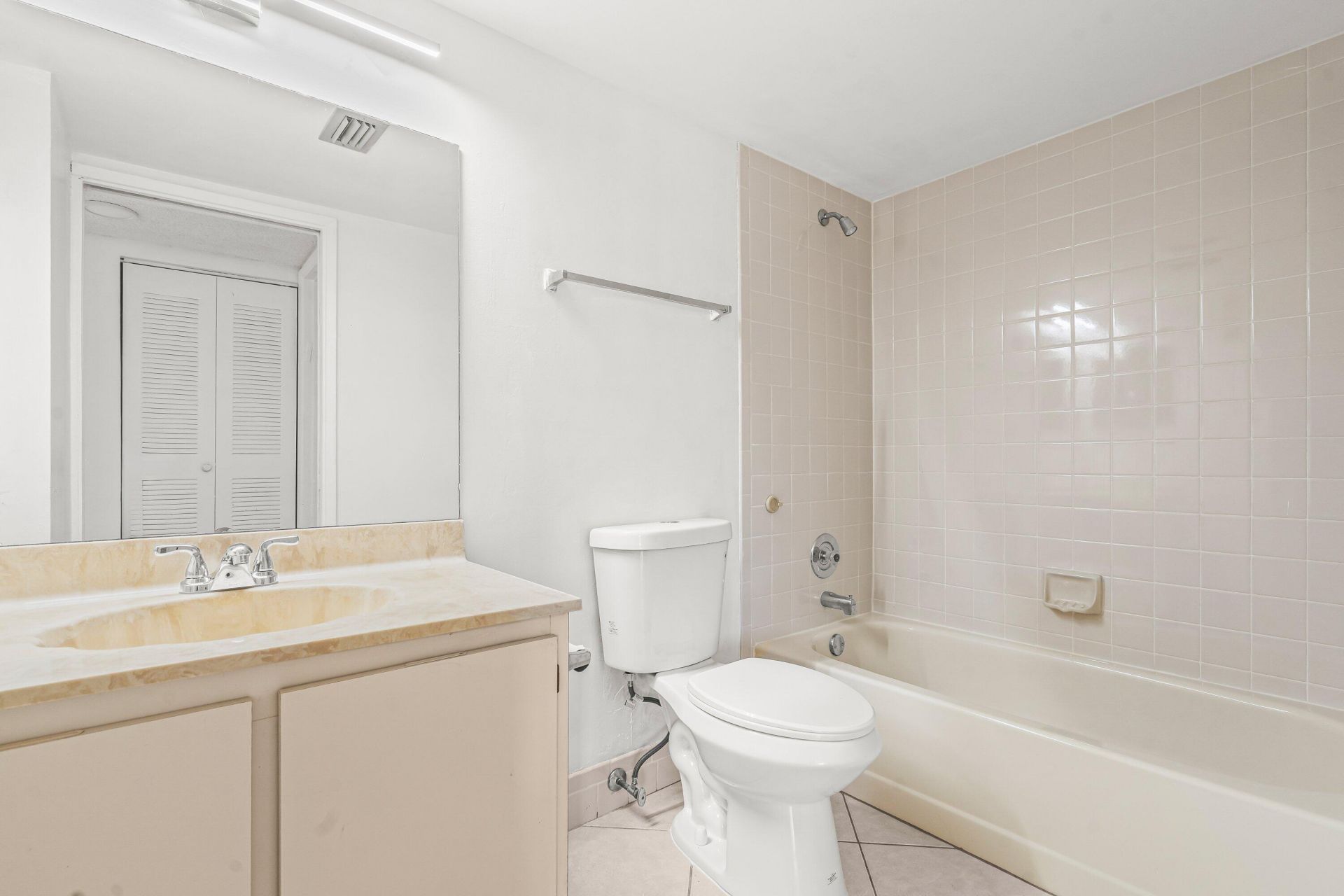 7301 Amberly Lane, Unit 304, Delray Beach, FL 33446 Photo