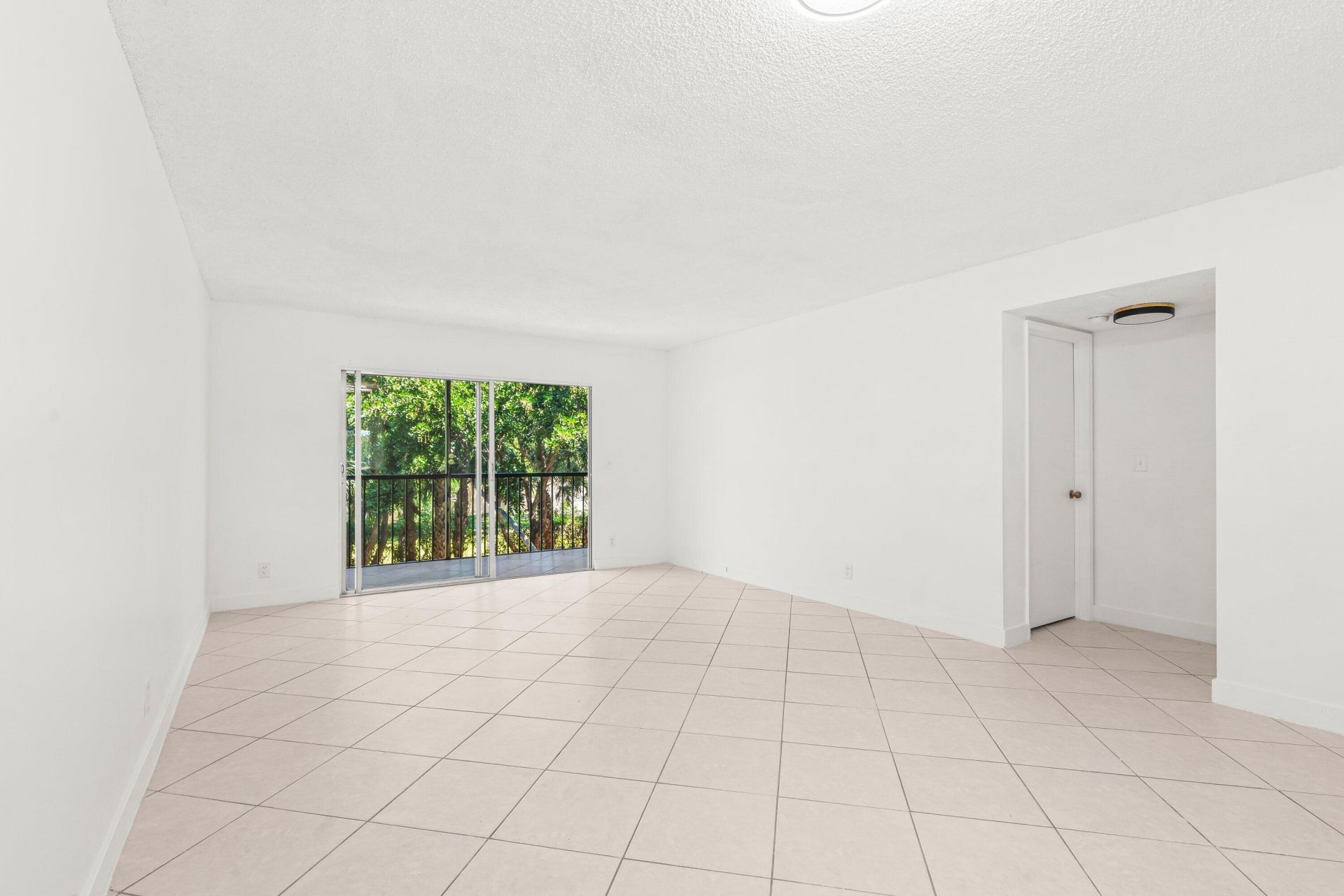 7301 Amberly Lane, Unit 304, Delray Beach, FL 33446 Photo