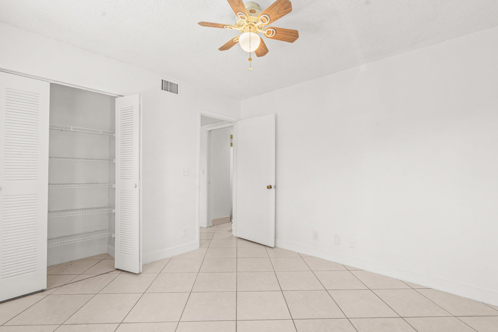 7301 Amberly Lane, Unit 304, Delray Beach, FL 33446 Photo