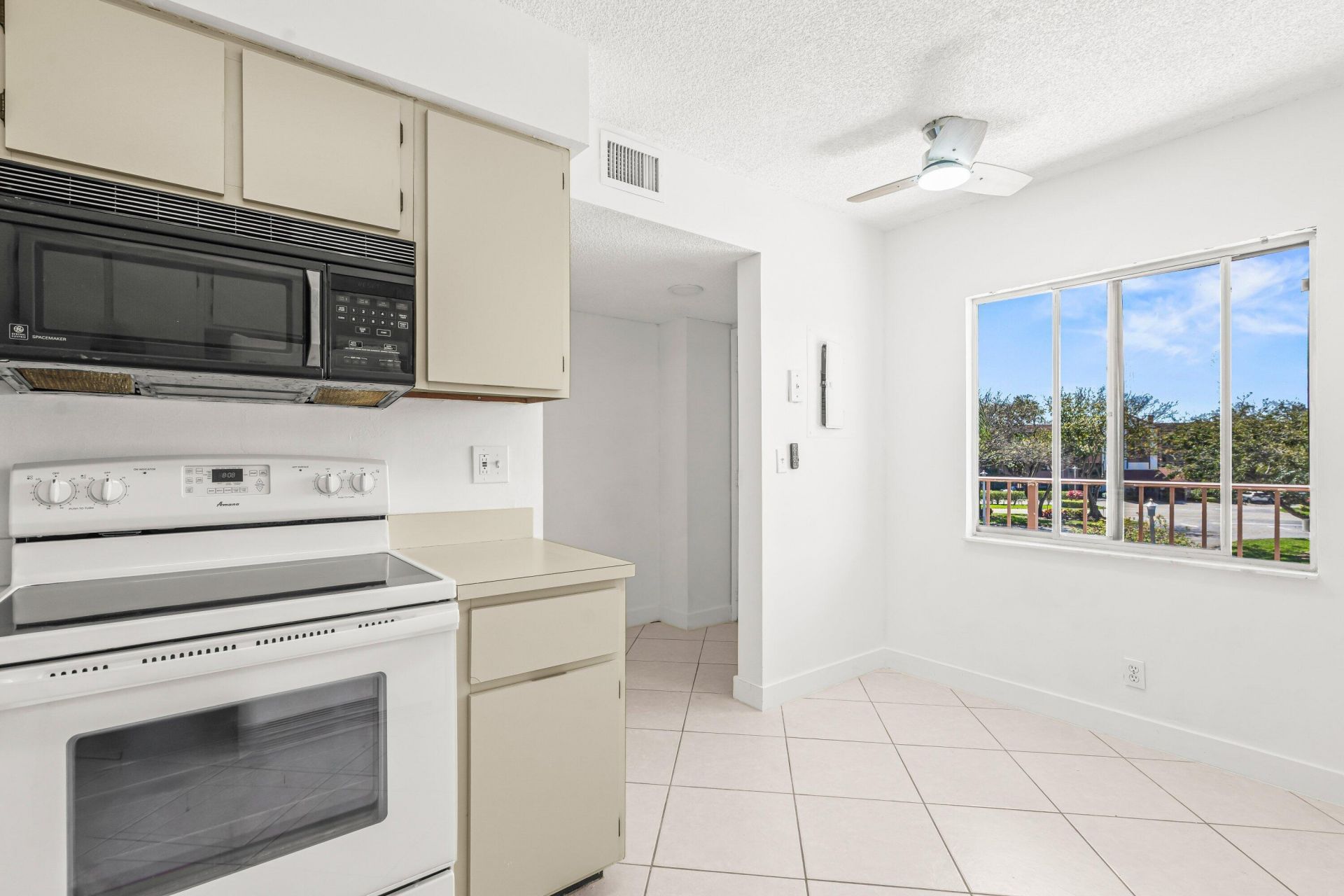 7301 Amberly Lane, Unit 304, Delray Beach, FL 33446 Photo