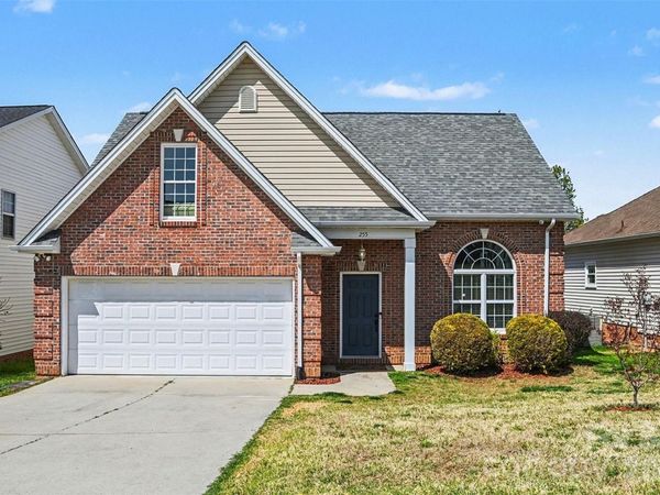 255 19th Avenue SE, Hickory, NC 28602