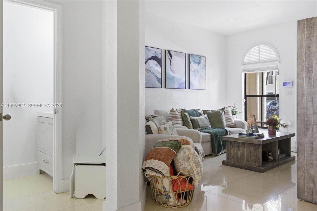 10319 NW 30th Ter , Doral, FL 33172 Photo