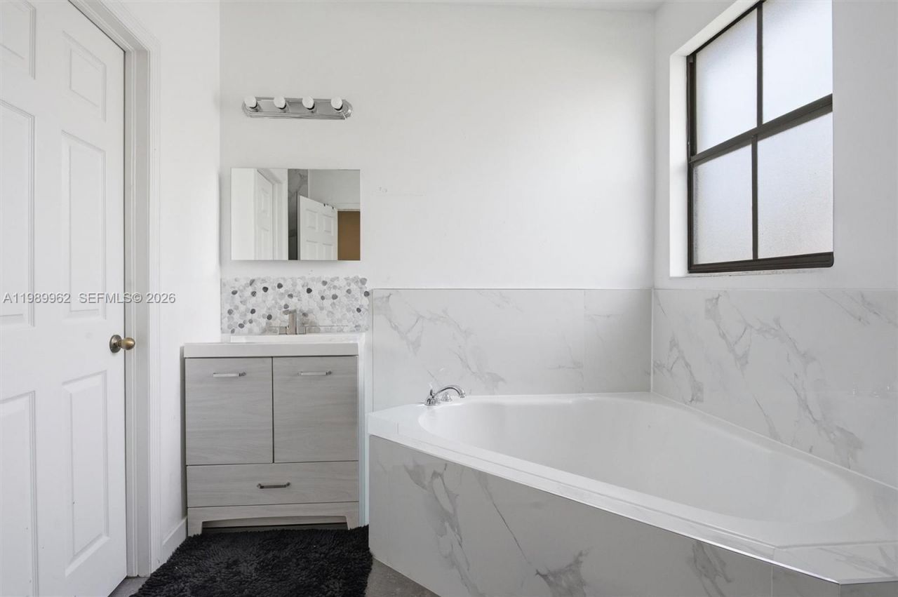 10319 NW 30th Ter , Doral, FL 33172 Photo