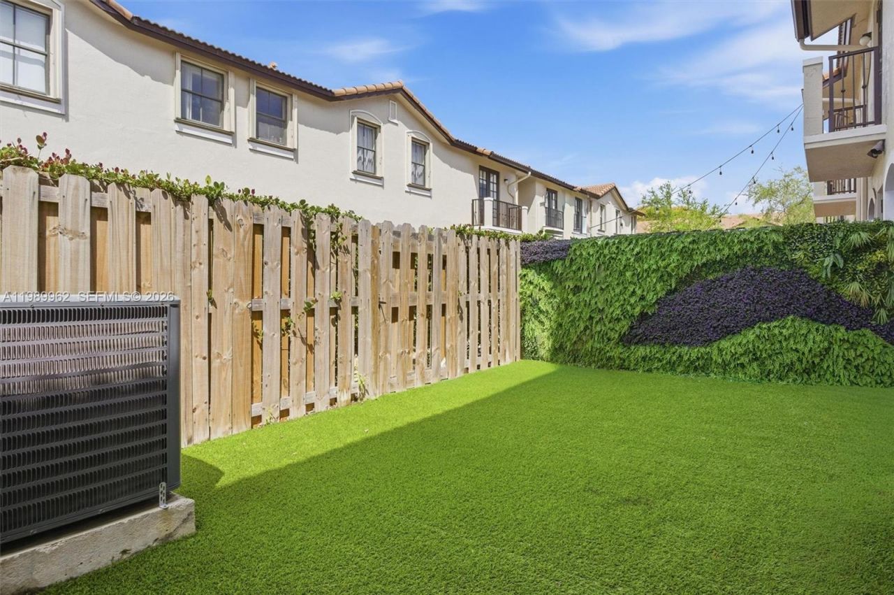 10319 NW 30th Ter , Doral, FL 33172 Photo