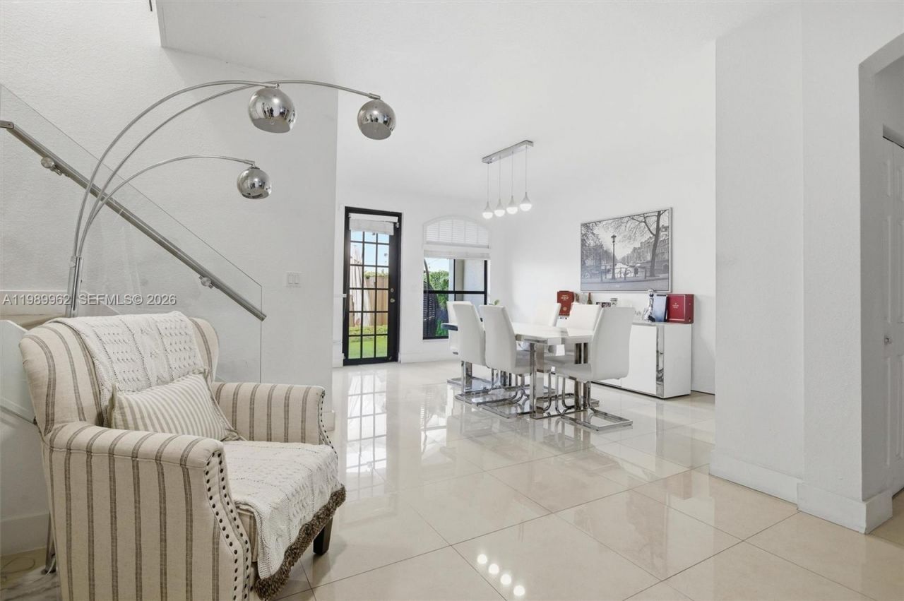 10319 NW 30th Ter, Doral, FL 33172 Photo