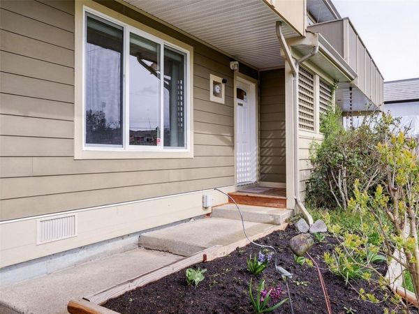 2035 Melville Dr, Sidney, BC V0R 1S1