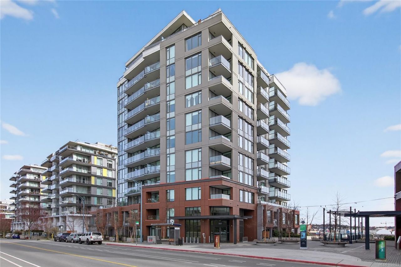 369 Tyee Rd Victoria, BC V9A 0B6