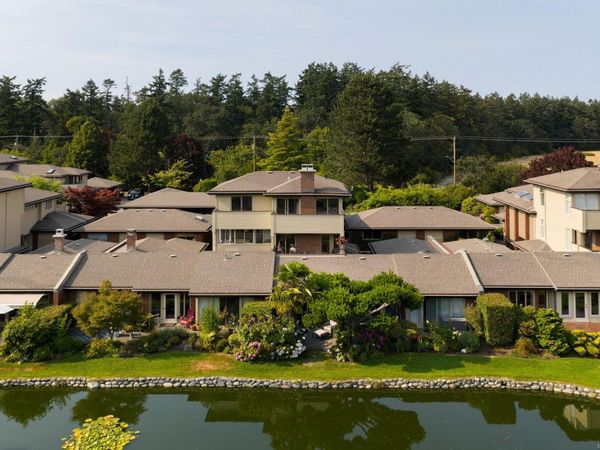 2345 Cedar Hill Cross Rd, Unit 124, Oak Bay, BC V8P 5M8