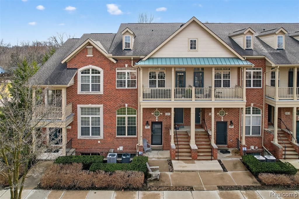 143 E Bay Drive, Walled Lake, MI 48390 Main Photo