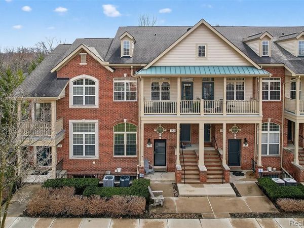 143 E Bay Drive, Walled Lake, MI 48390