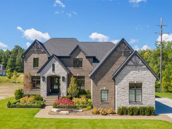 1936 Traceky, Rochester Hills, MI 48306