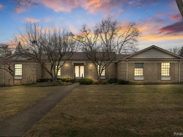 19010 Lacrosse Avenue, Lathrup Village, MI 48076