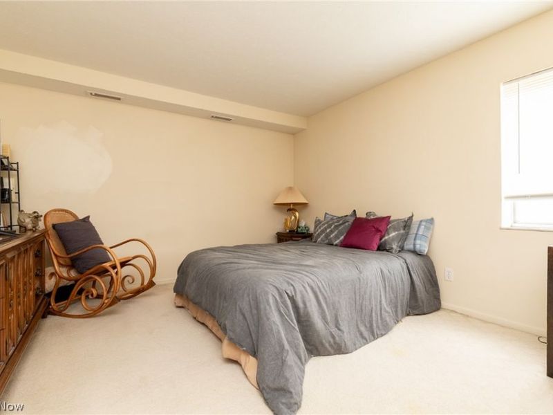 2112 Acacia Park Drive, Unit 220, Lyndhurst, OH 44124 Photo 10