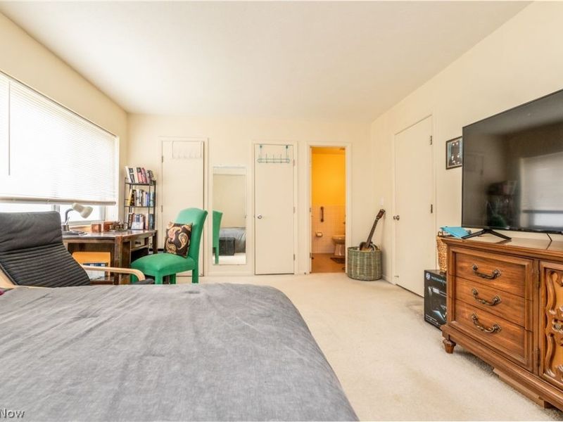 2112 Acacia Park Drive, Unit 220, Lyndhurst, OH 44124 Photo 11