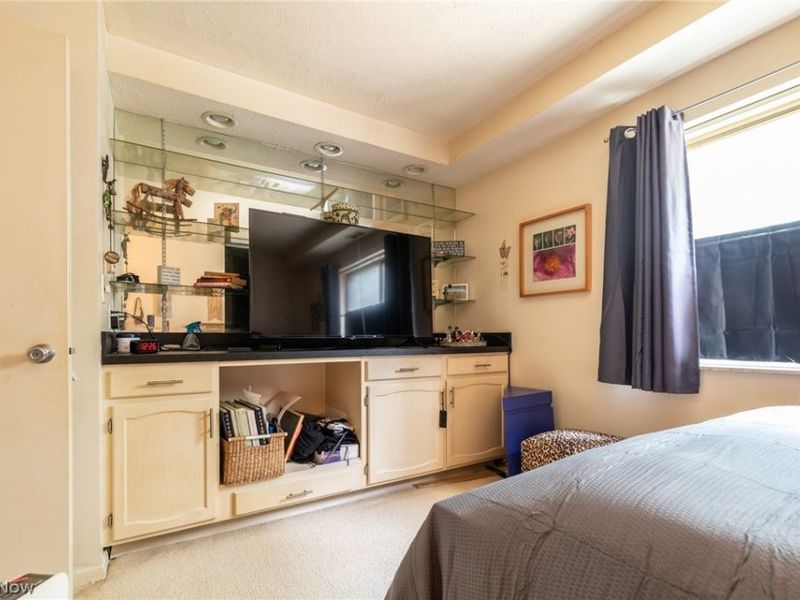 2112 Acacia Park Drive, Unit 220, Lyndhurst, OH 44124 Photo 13