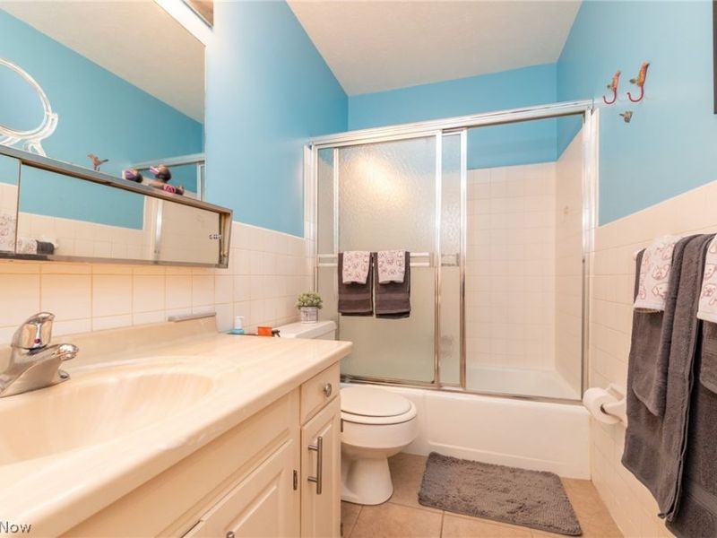 2112 Acacia Park Drive, Unit 220, Lyndhurst, OH 44124 Photo 15