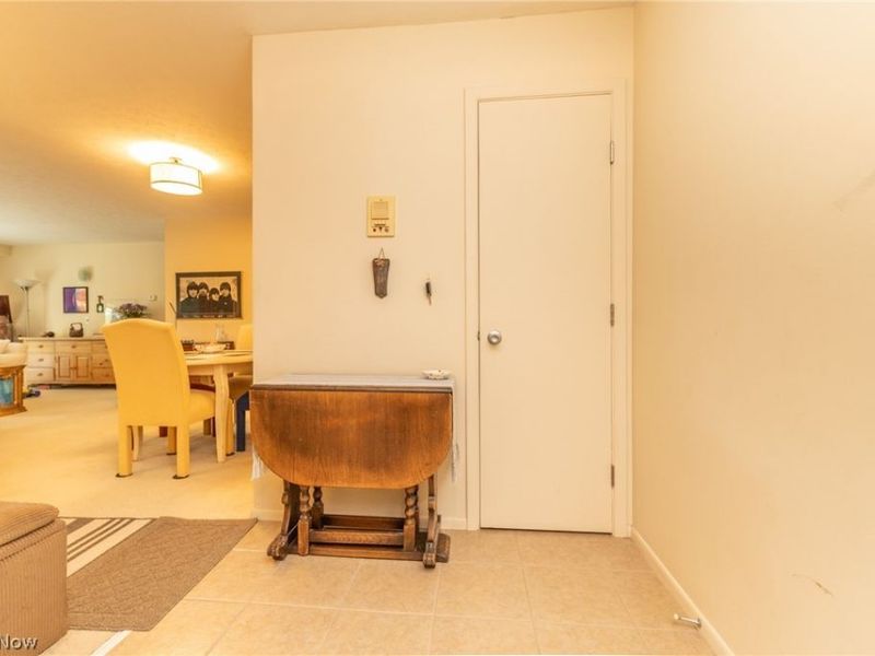 2112 Acacia Park Drive, Unit 220, Lyndhurst, OH 44124 Photo 2