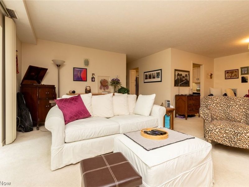 2112 Acacia Park Drive, Unit 220, Lyndhurst, OH 44124 Photo 5