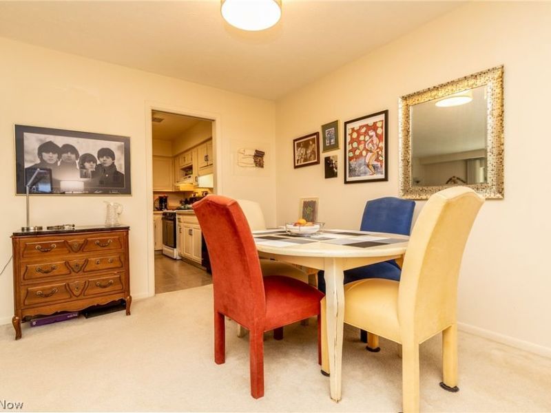 2112 Acacia Park Drive, Unit 220, Lyndhurst, OH 44124 Photo 6